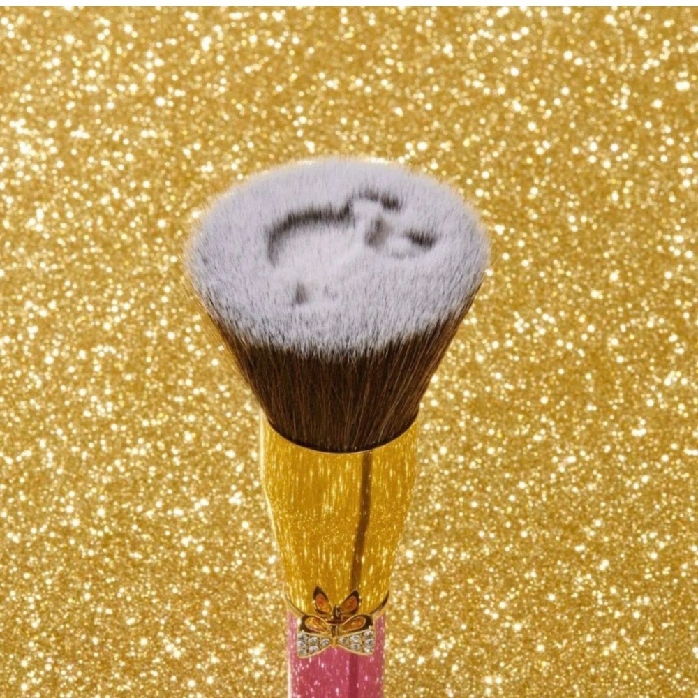 PUR x Barbie Keepsake Kabuki Brush - Pink and Gold - Picture 3 of 8